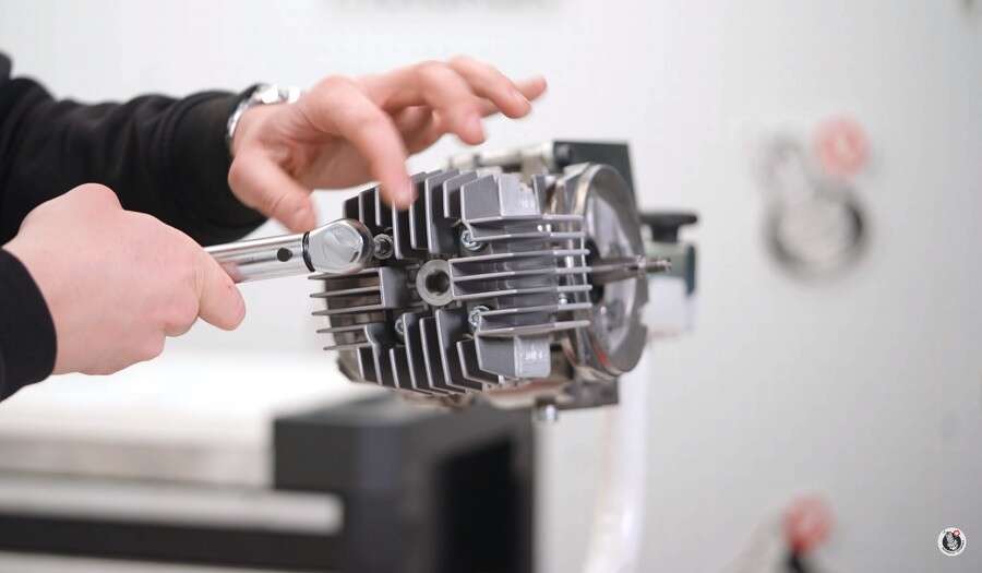 Funktion und Aufbau des Zylinderkopfs deines Mofas Funktion und Aufbau des Zylinderkopfs deines Mofas