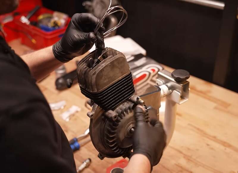 Um die Quetschkante zu messen, kommt in der Regel ein Lötzinn zum Einsatz Um die Quetschkante zu messen, kommt in der Regel ein Lötzinn zum Einsatz