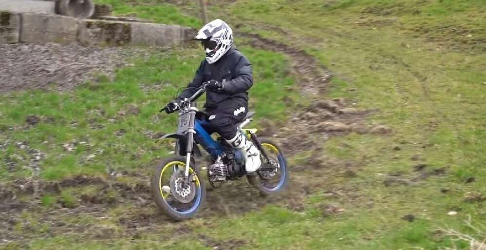 Insbesondere bei Cross-Mofas ist ein Seilzugstarter enorm nützlich Insbesondere bei Cross-Mofas ist ein Seilzugstarter enorm nützlich