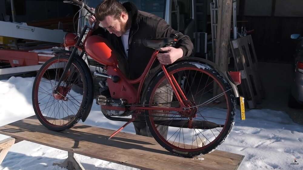 Wenn man das Töffli gut auf den Winter vorbereitet, spart man sich später Zeit, Ärger und Zusatzkosten Wenn man das Töffli gut auf den Winter vorbereitet, spart man sich später Zeit, Ärger und Zusatzkosten