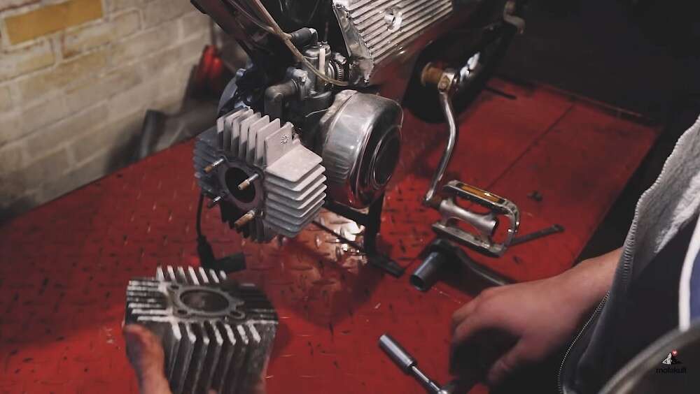 Zylinder Demontage am Puch Töffli Zylinder Demontage am Puch Töffli