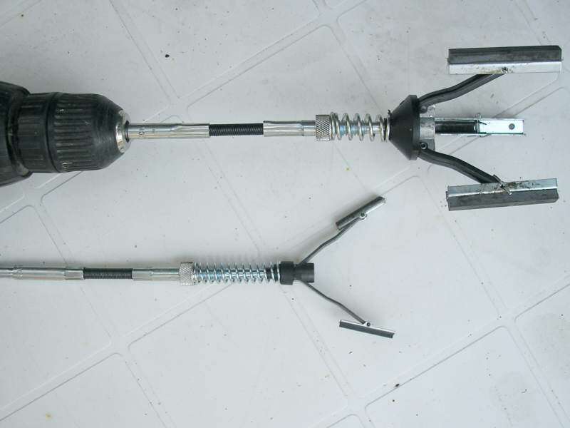 Zwei einfache Honahlen - Die Honleisten werden mit einer Feder-Konstruktion nach außen gedrückt. Zwei einfache Honahlen - Die Honleisten werden mit einer Feder-Konstruktion nach außen gedrückt.