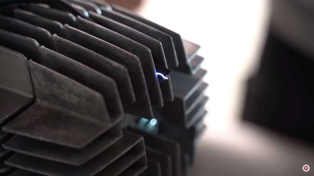 Der Zündfunke muss stark genug sein und zum richtigen Zeitpunkt entstehen Der Zündfunke muss stark genug sein und zum richtigen Zeitpunkt entstehen