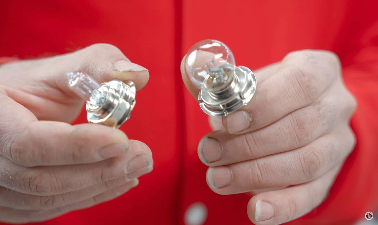 Der Tausch des Leuchtmittels ist ohne Aufwand und Schwierigkeiten machbar Der Tausch des Leuchtmittels ist ohne Aufwand und Schwierigkeiten machbar