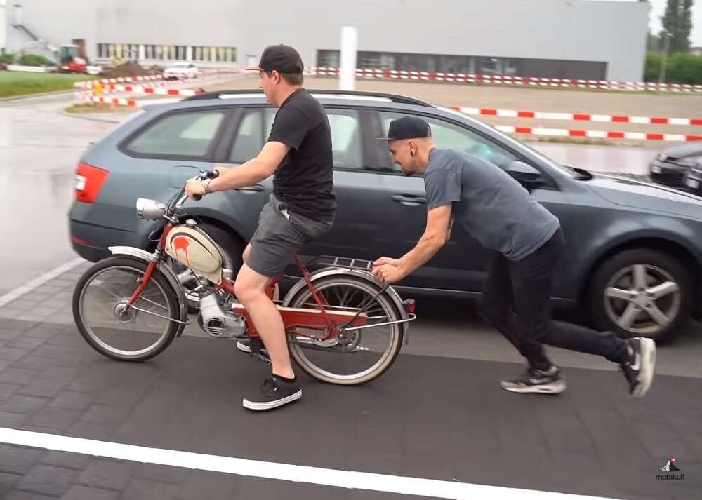 Wenn das Mofa nicht gut anspringt, ist möglicherweise der Vergaser die Ursache Wenn das Mofa nicht gut anspringt, ist möglicherweise der Vergaser die Ursache