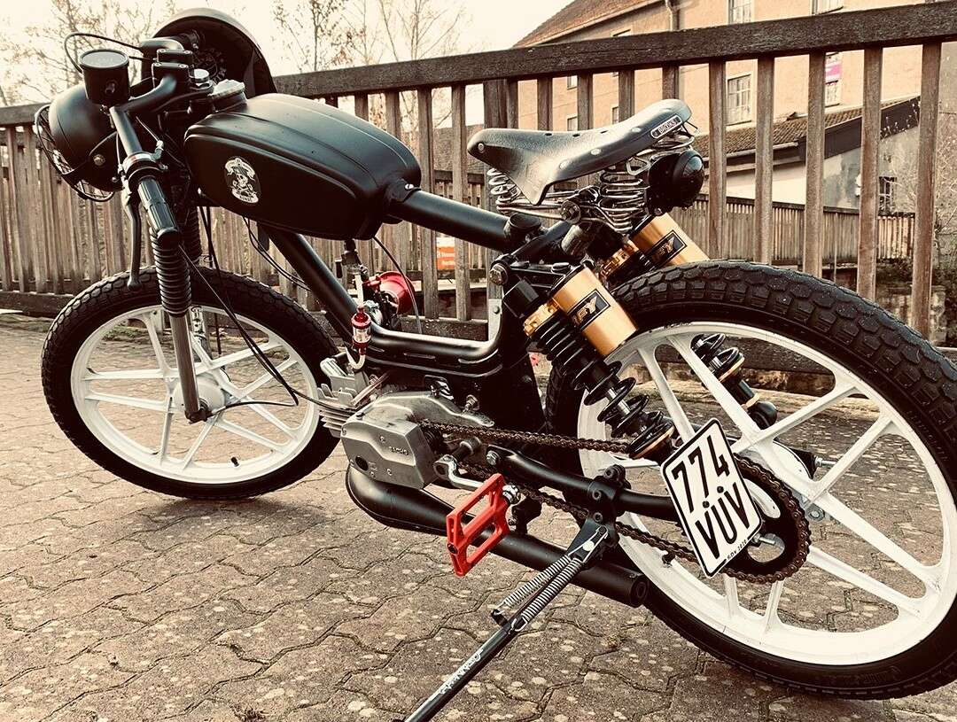 Sattel Leder schwarz Tonnenfedern *Mofakult-Edition* Sattel Leder schwarz Tonnenfedern *Mofakult-Edition*