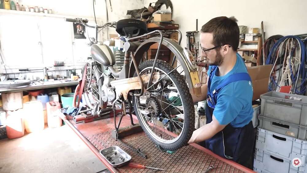 Reifenreparatur am Töffli Reifenreparatur am Töffli