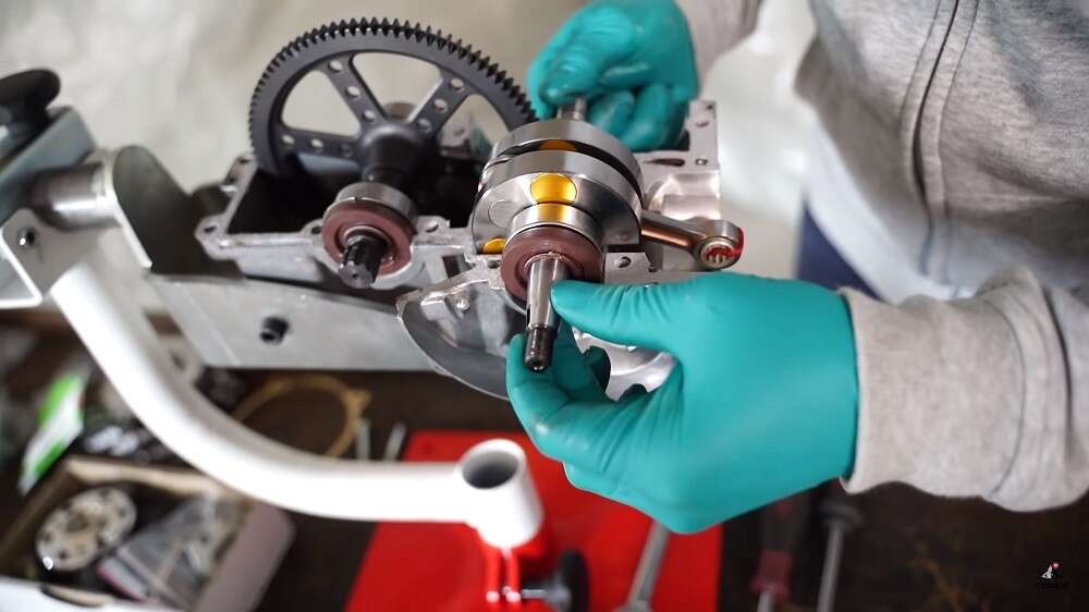 Nach dem Einbau folgt das Schmieren des Lagers Nach dem Einbau folgt das Schmieren des Lagers