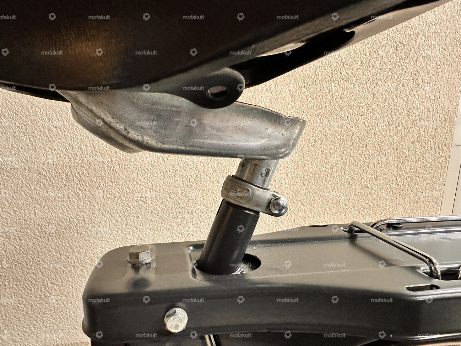 swiing® revival lock bolt saddle clamp M7x35 galvanized | Piaggio Ciao PX / SC Carousel Image 3