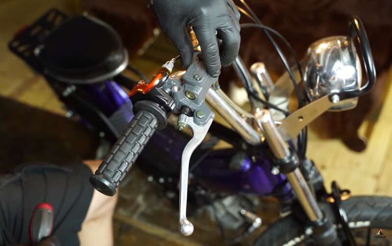 Bremse entlüften  Bremse entlüften